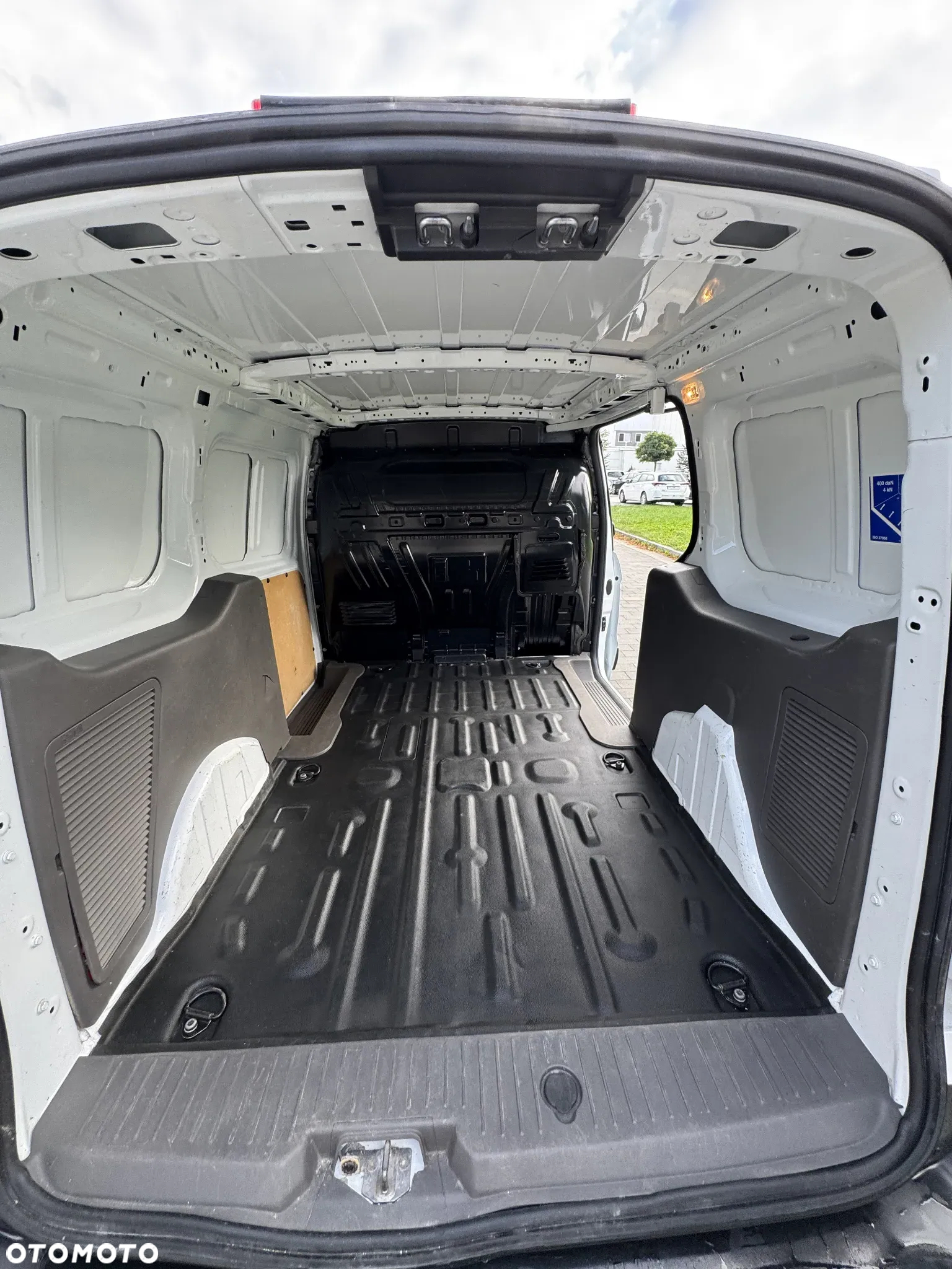 Ford Transit Connect - 10
