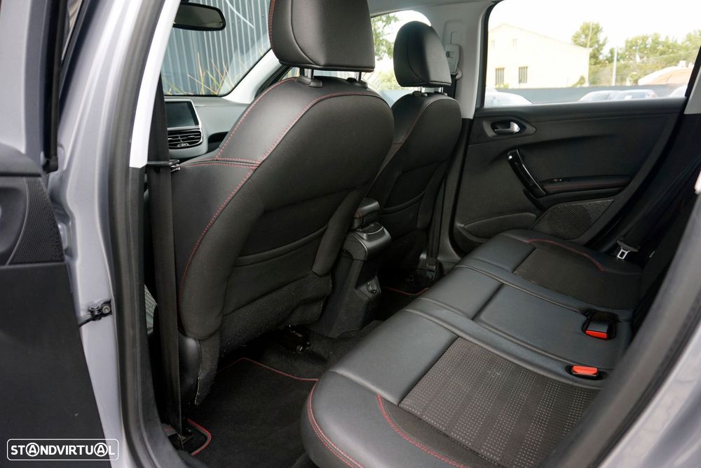 Peugeot 2008 1.2 PureTech GT Line - 3