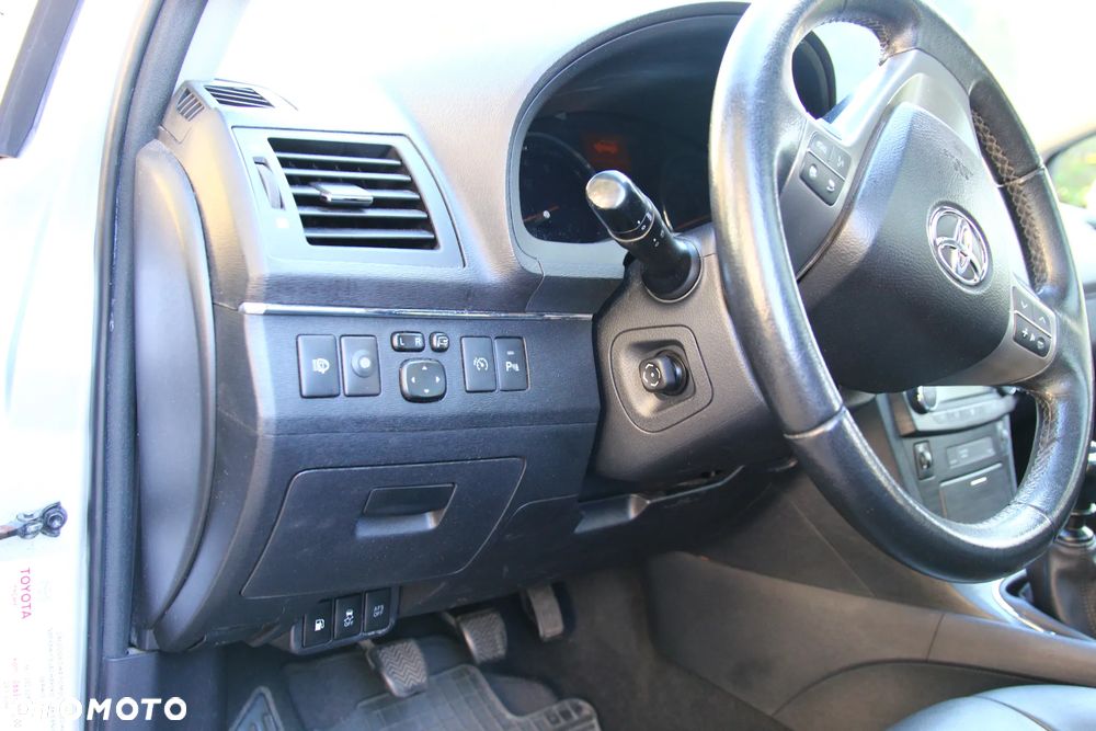 Toyota Avensis 2.0 Prestige NAVI - 18