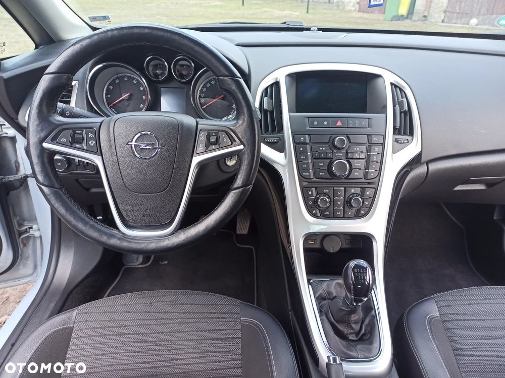 Opel Astra 1.4 Turbo Cosmo - 11