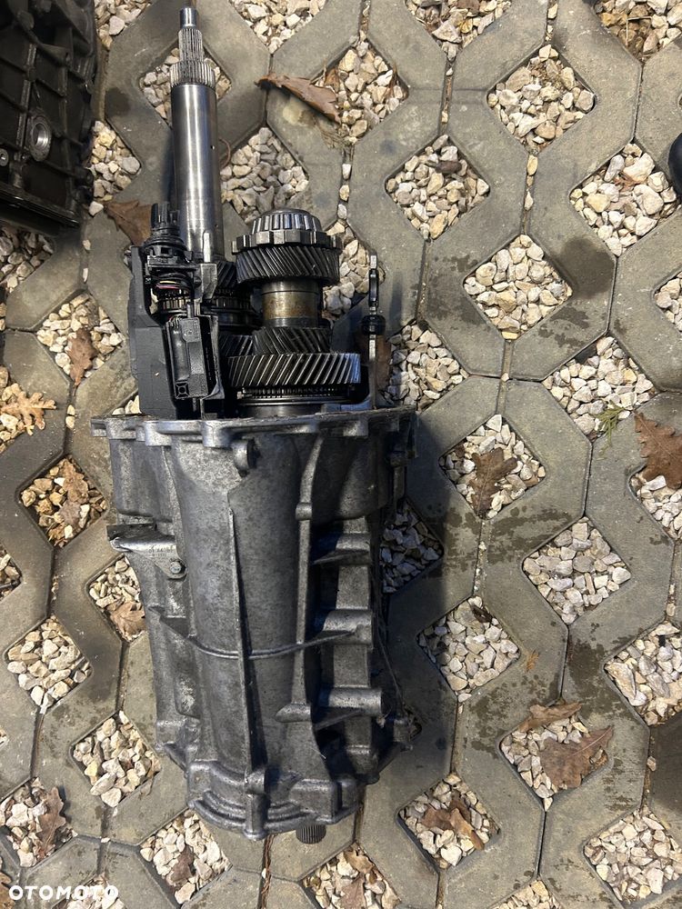 OBUDOWA CHOINKA SKRZYNI BIEGÓW TRYBY AUDI S-TRONIC 0B5301383L - 2