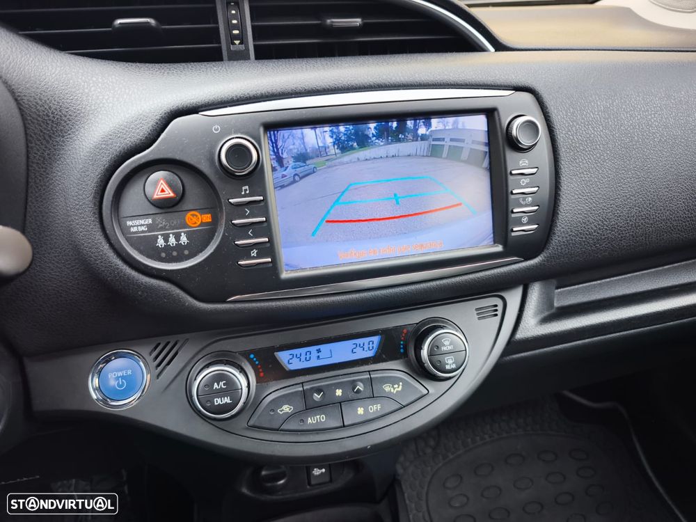 Toyota Yaris 1.5 HSD 20 Anos - 14