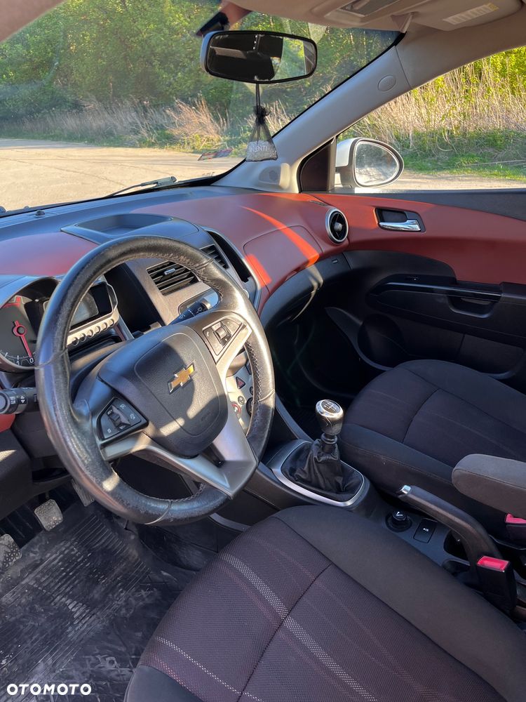 Chevrolet Aveo - 12