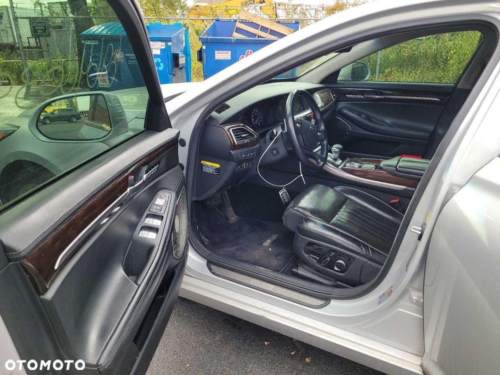 Genesis G90 - 5