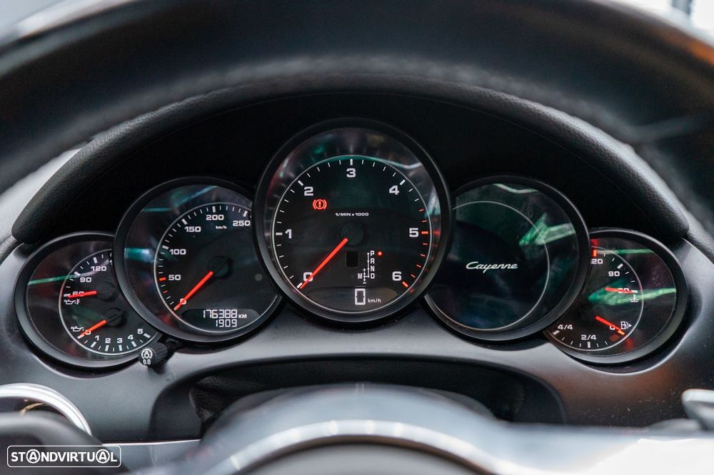 Porsche Cayenne - 29