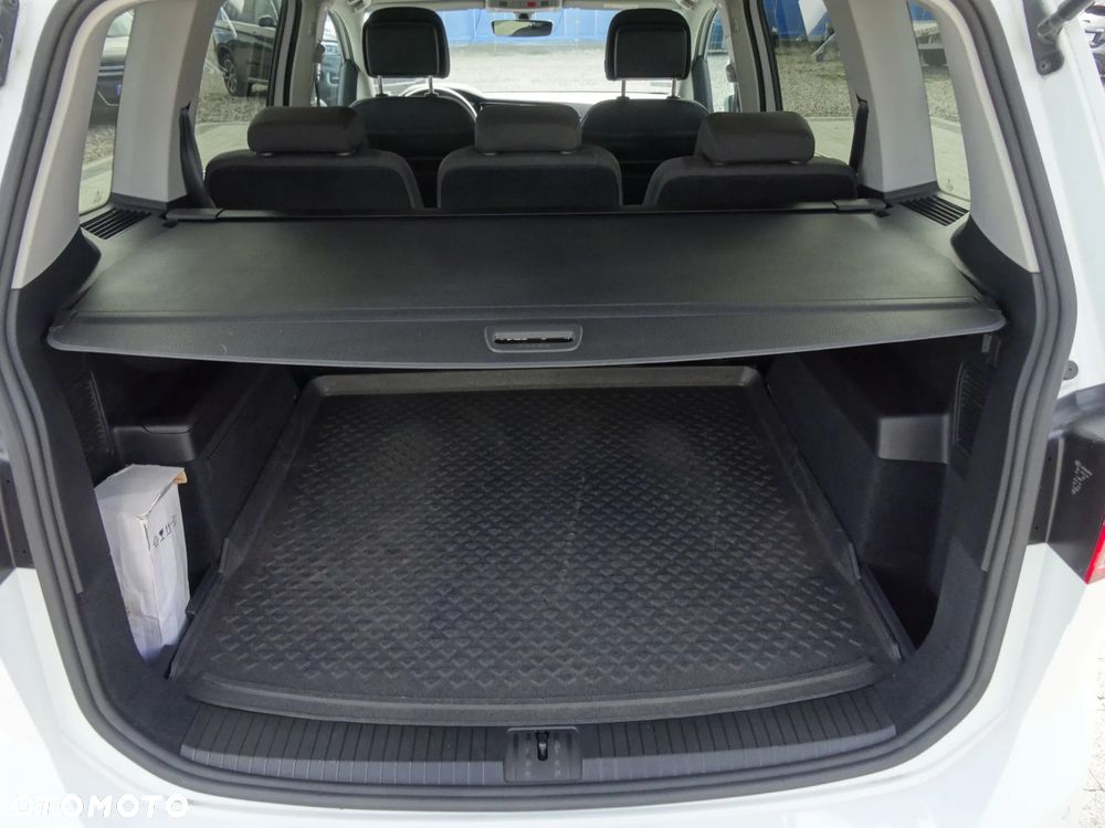 Volkswagen Touran - 15