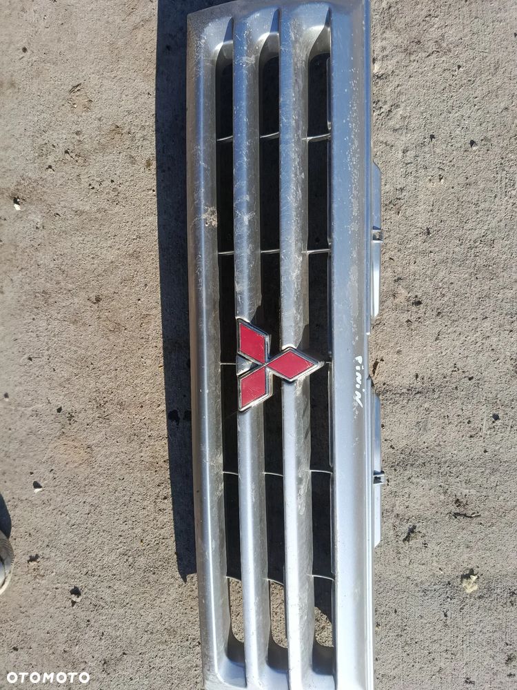 Grill osłona chłodnicy atrapa Mitsubishi Pinin - 1