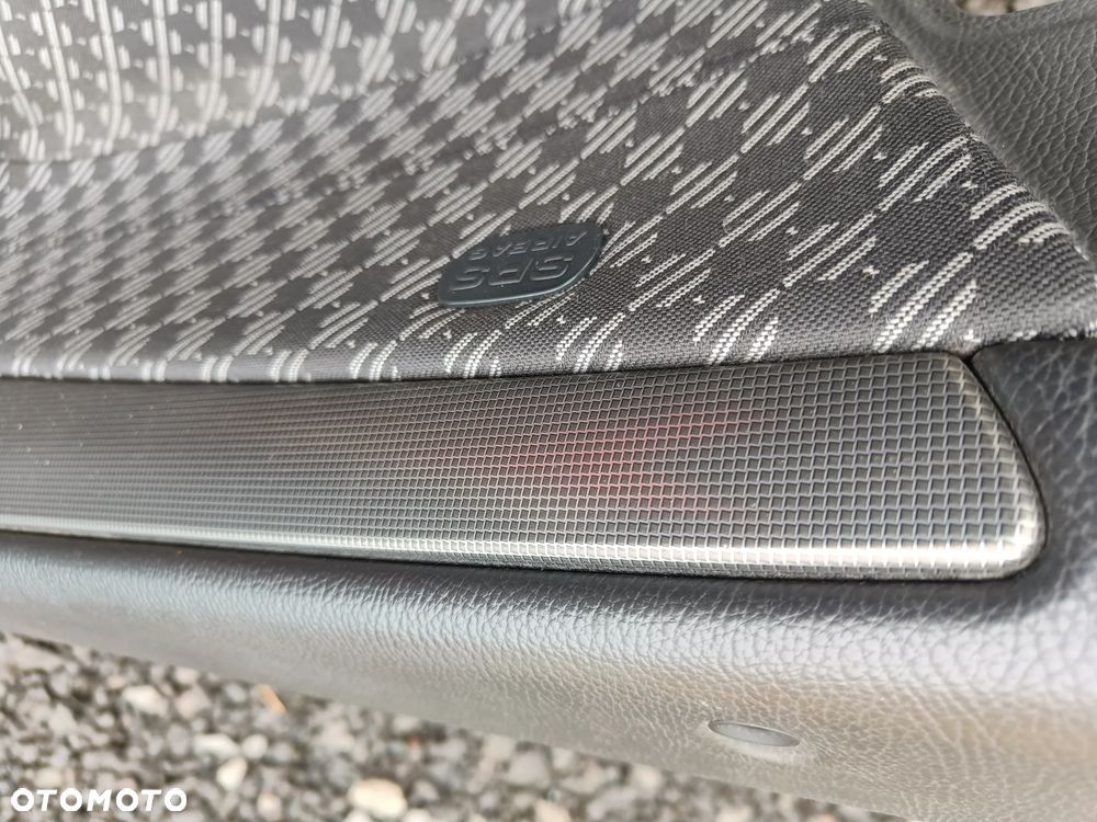 MERCEDES W203 BOCZEK TAPICERKA LEWY PRZÓD PRZEDNI EUROPA - 13