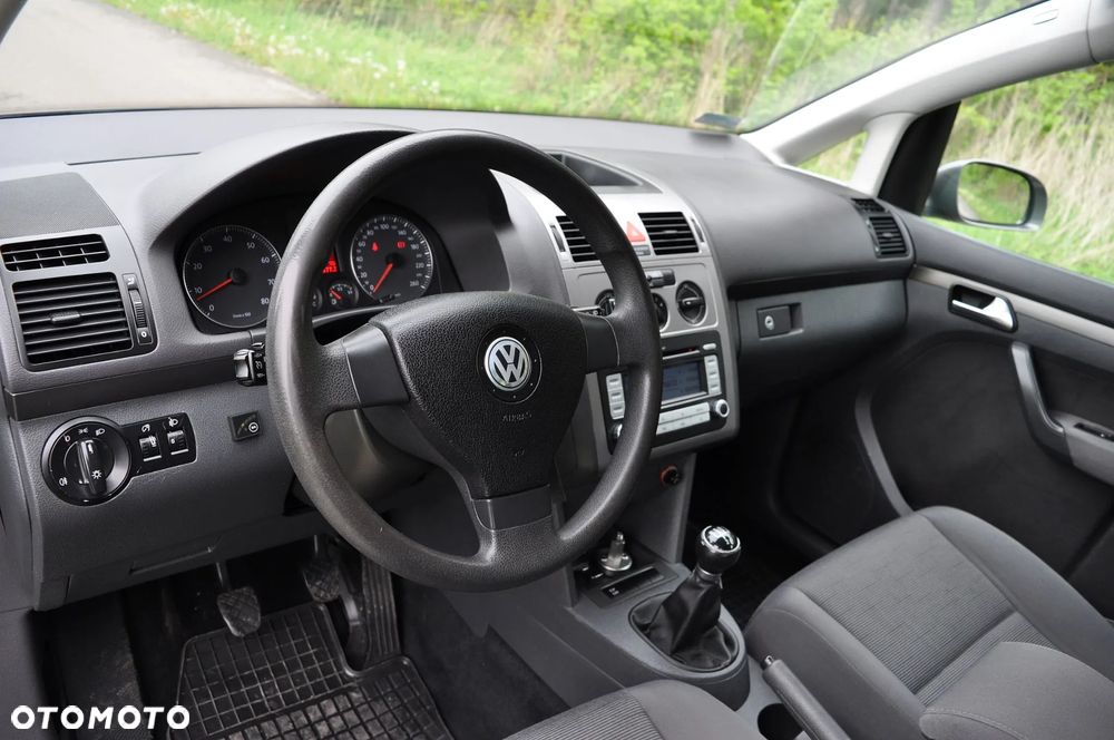 Volkswagen Touran 1.6 Conceptline - 21