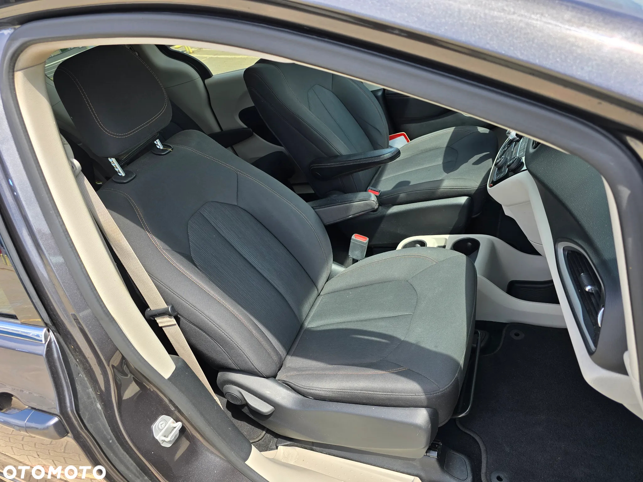 Chrysler Pacifica - 21