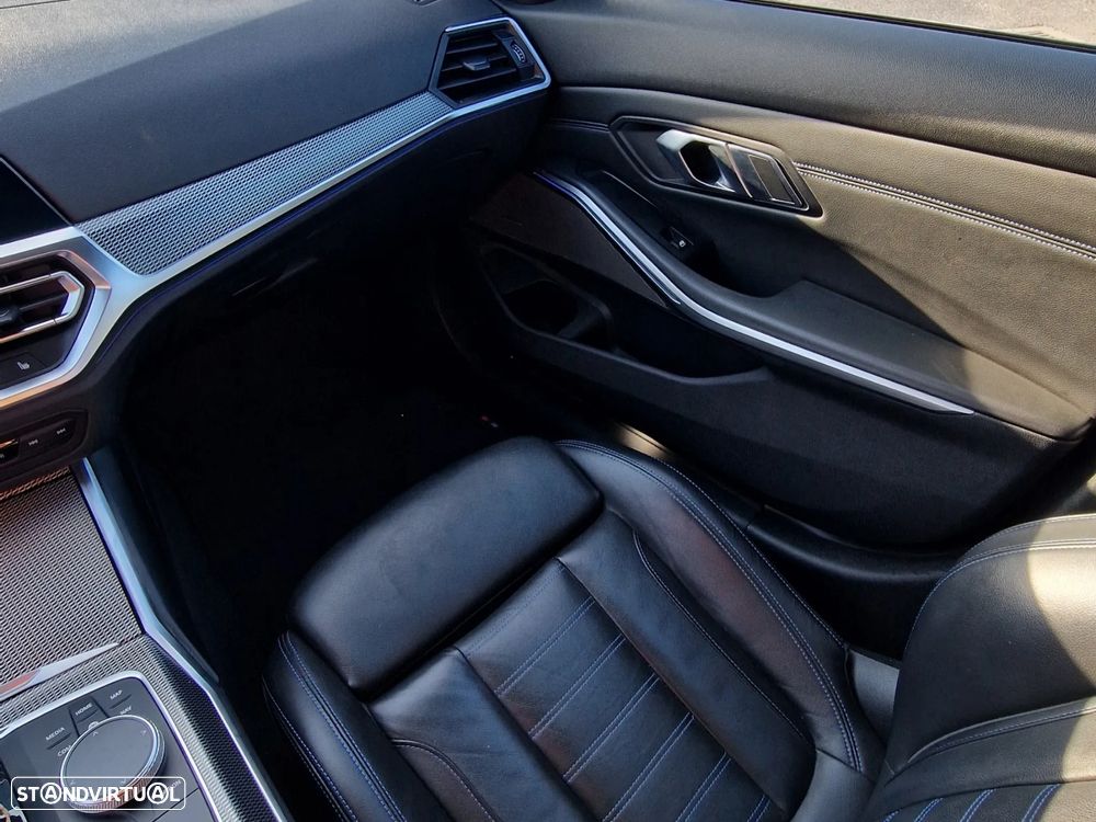BMW 330 i Pack M Auto - 33