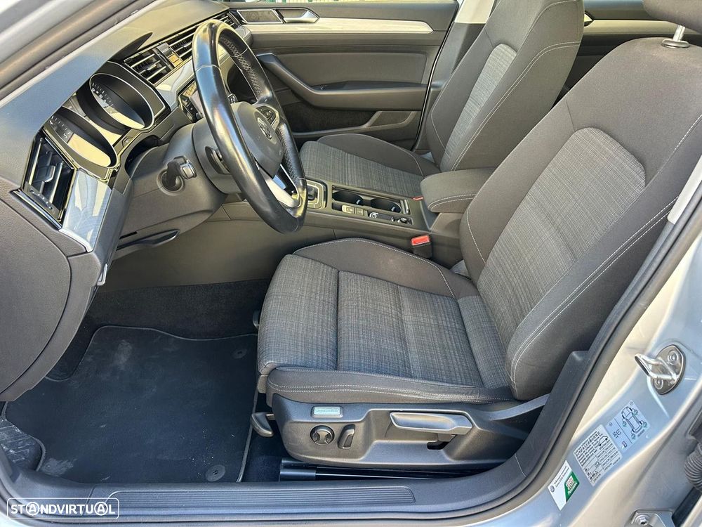 VW Passat Variant 1.6 TDI Confortline DSG - 32