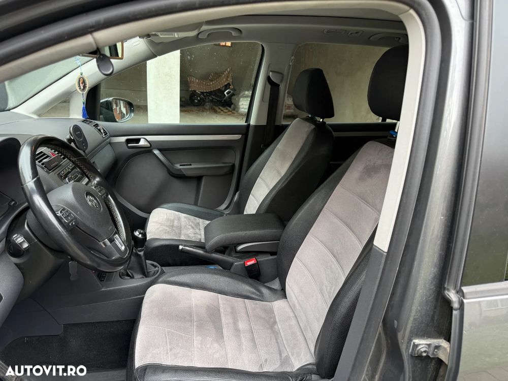 Volkswagen Touran - 10