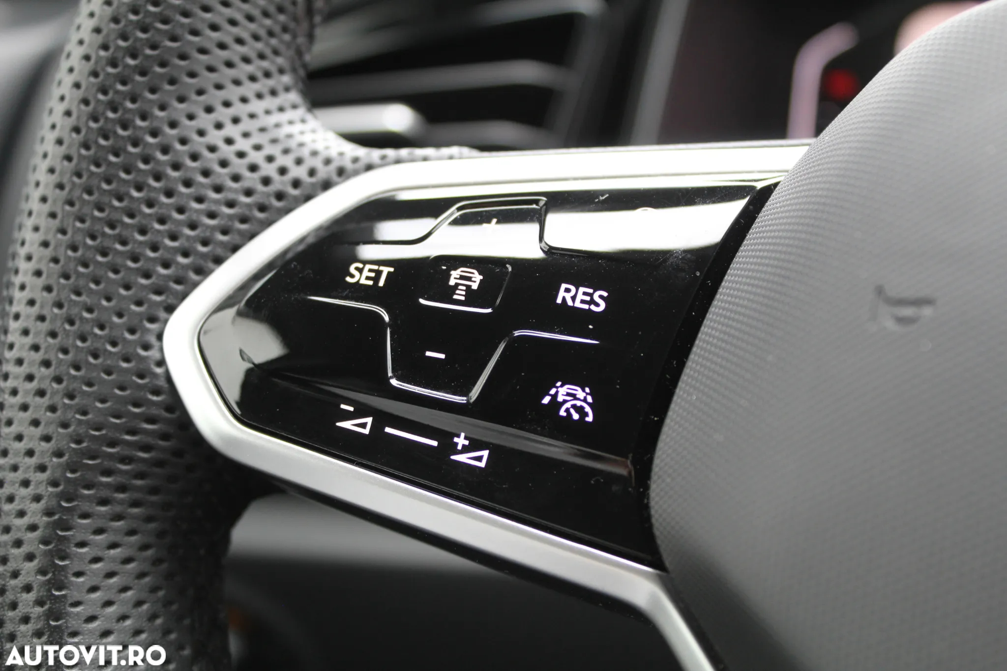 Volkswagen T-ROC 1.5 TSI DSG R-Line - 26
