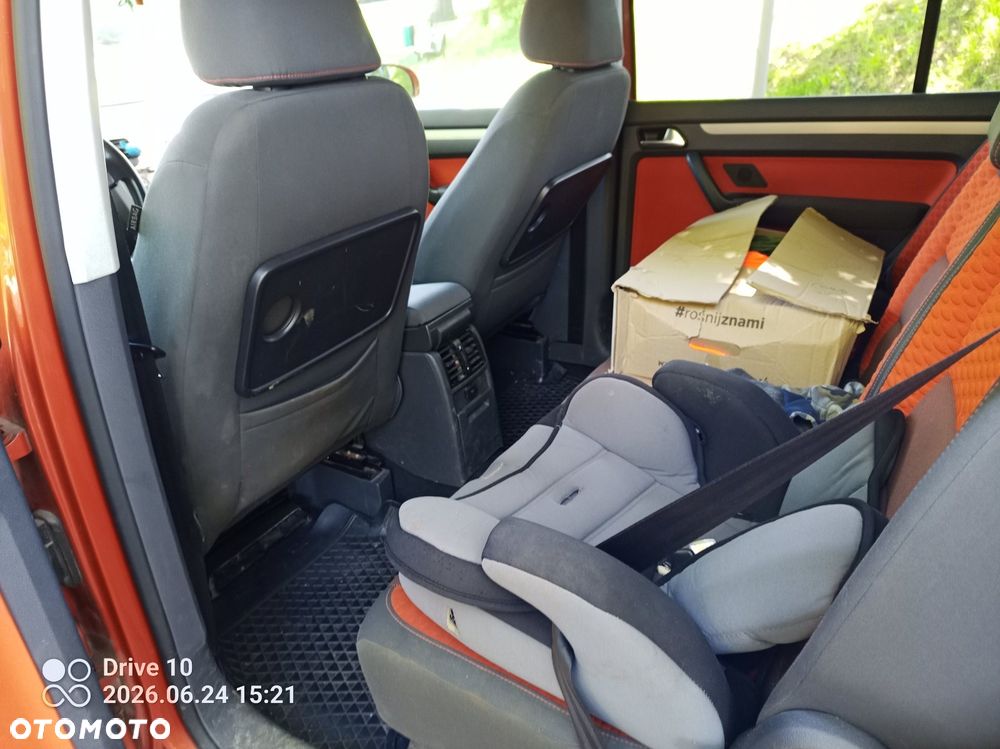 Volkswagen Touran 2.0 TDI DPF Cross DSG - 3