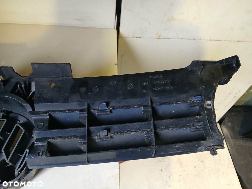 Volkswagen Golf IV Grill - 6
