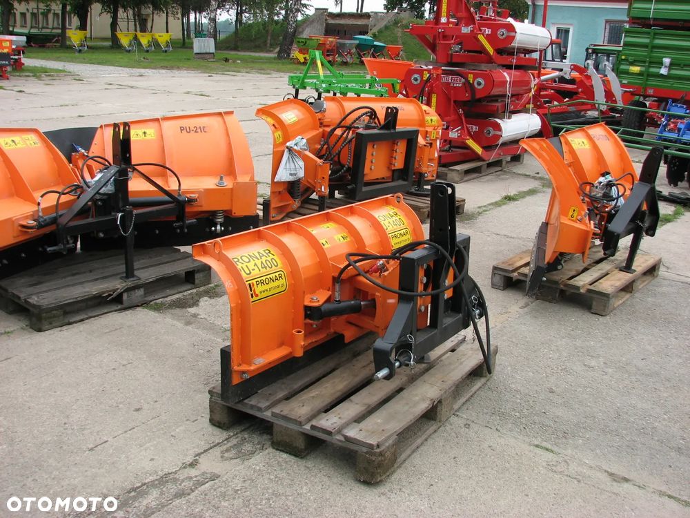 Pronar Posypywarka T-130, T-131, T-132, Piaskarka, Solarka, Rozsiewacz wapna i nawozów RCW, Piaskarka komunalna, solarka rozsiewacz piasku soli KŁOS, Rozsiewacz komunalny N 065 POM Augustów, Pług odśnieżny prosty, łamany, strzałka Ursus, Inter-Tech, Pronar - 29