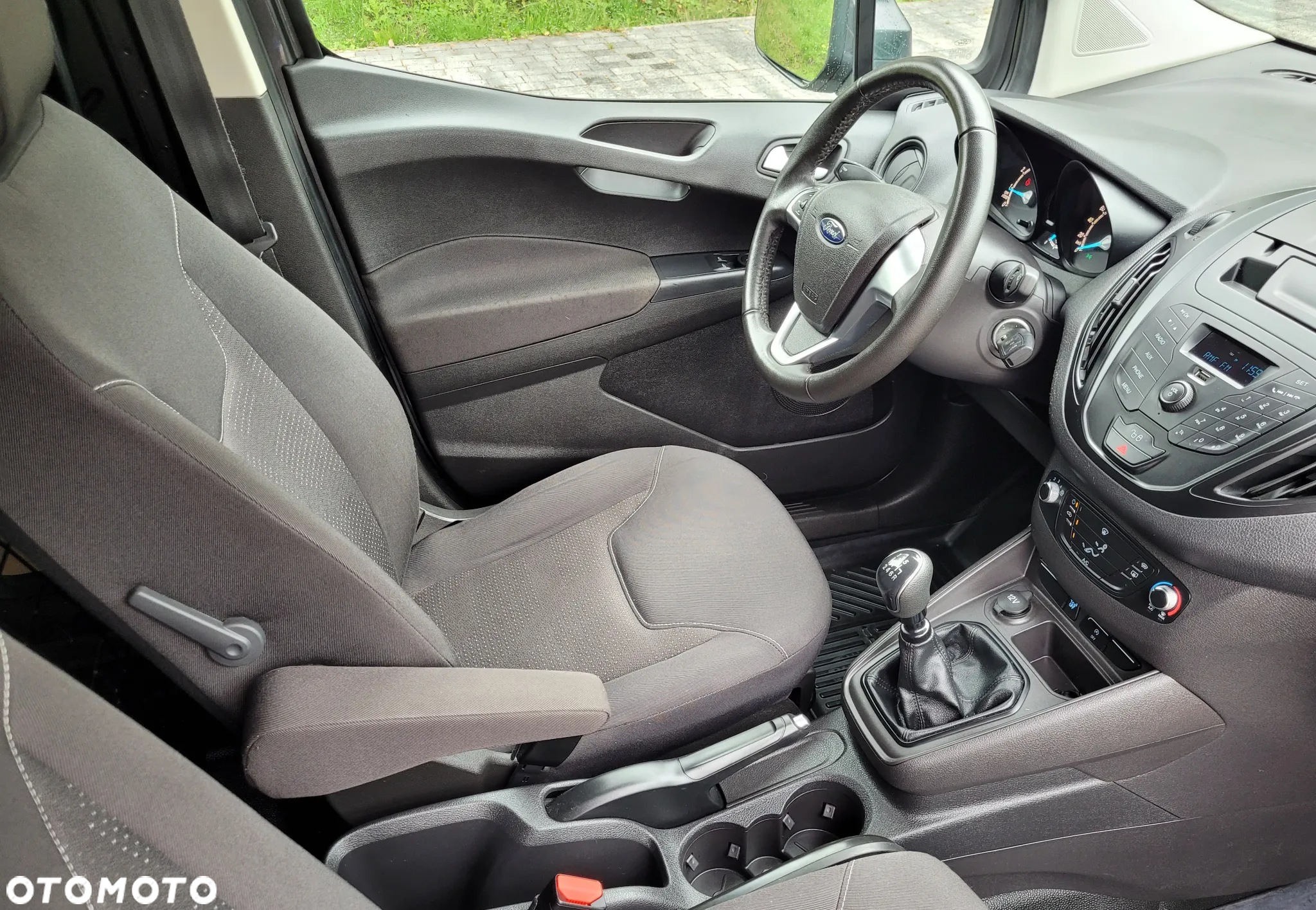 Ford Transit Courier - 13