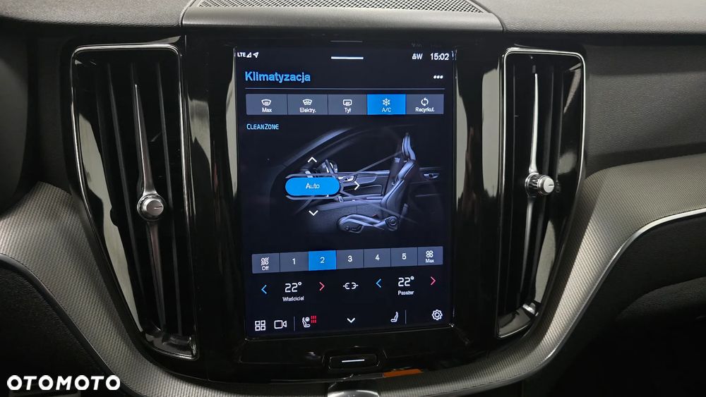 Volvo XC 60 B4 D AWD Plus Dark - 30