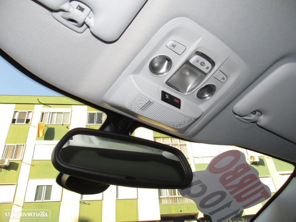 Peugeot 2008 1.2 PureTech Signature - 44