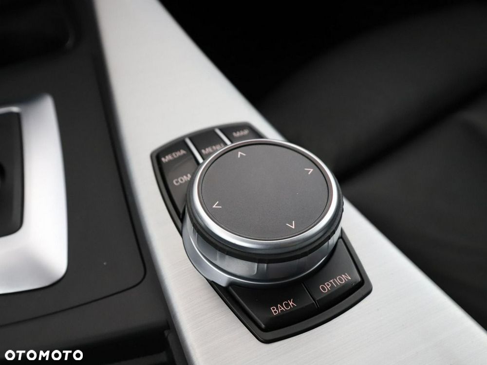 BMW Seria 3 318d M Sport - 29