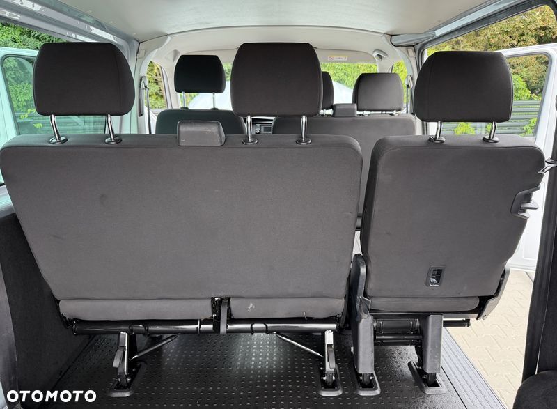 Volkswagen TRANSPORTER KOMBI 9 cio osobowy Business VAN T6.1, 2.0TDI 150KM Napęd 4Motion, T6 4x4 plus reduktor napędów, 2 Strefowe OGRZEWANIE i KLIMATYZACJA WEBASTO 5kW, Tylne drzwi skrzydłowe, Hak Holowniczy 2.5t. Wymieniony rozrząd - Pełen Serwis ASO VW Emisja spalin Euro-6 DG - 33