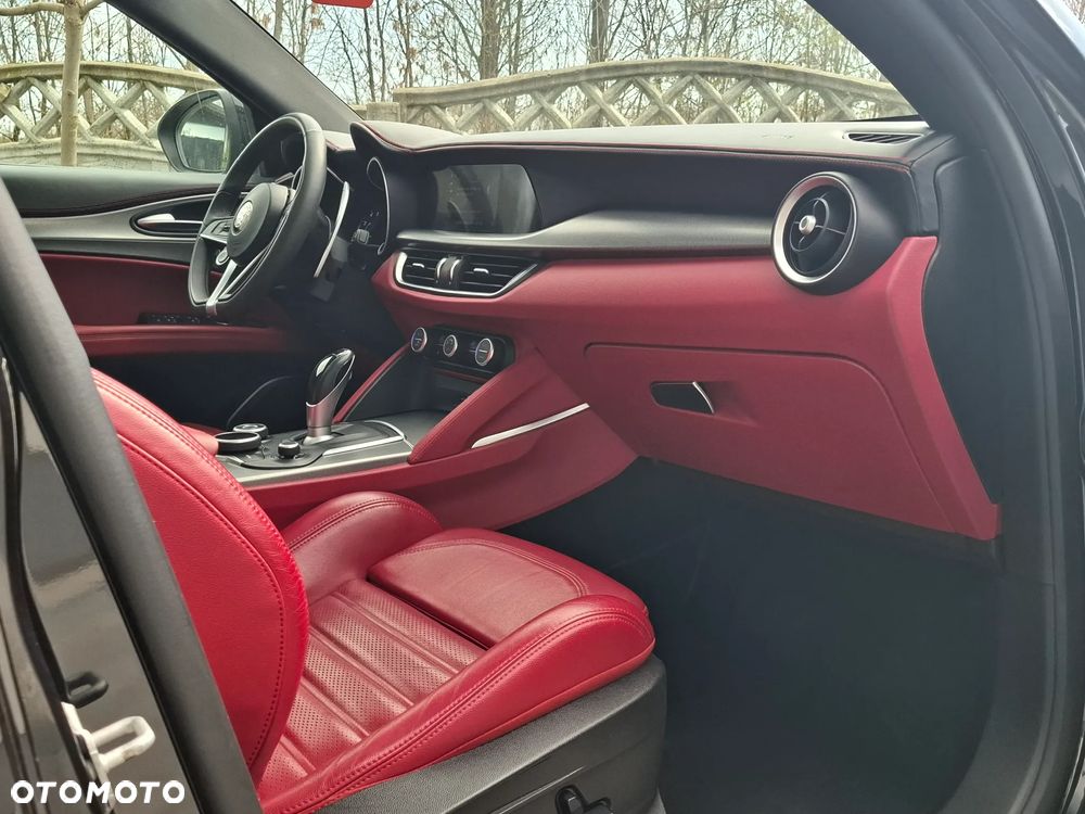 Alfa Romeo Stelvio - 17
