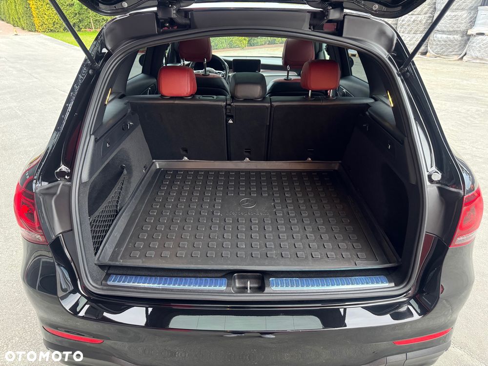 Mercedes-Benz GLC 300 4Matic 9G-TRONIC AMG Line Plus - 16