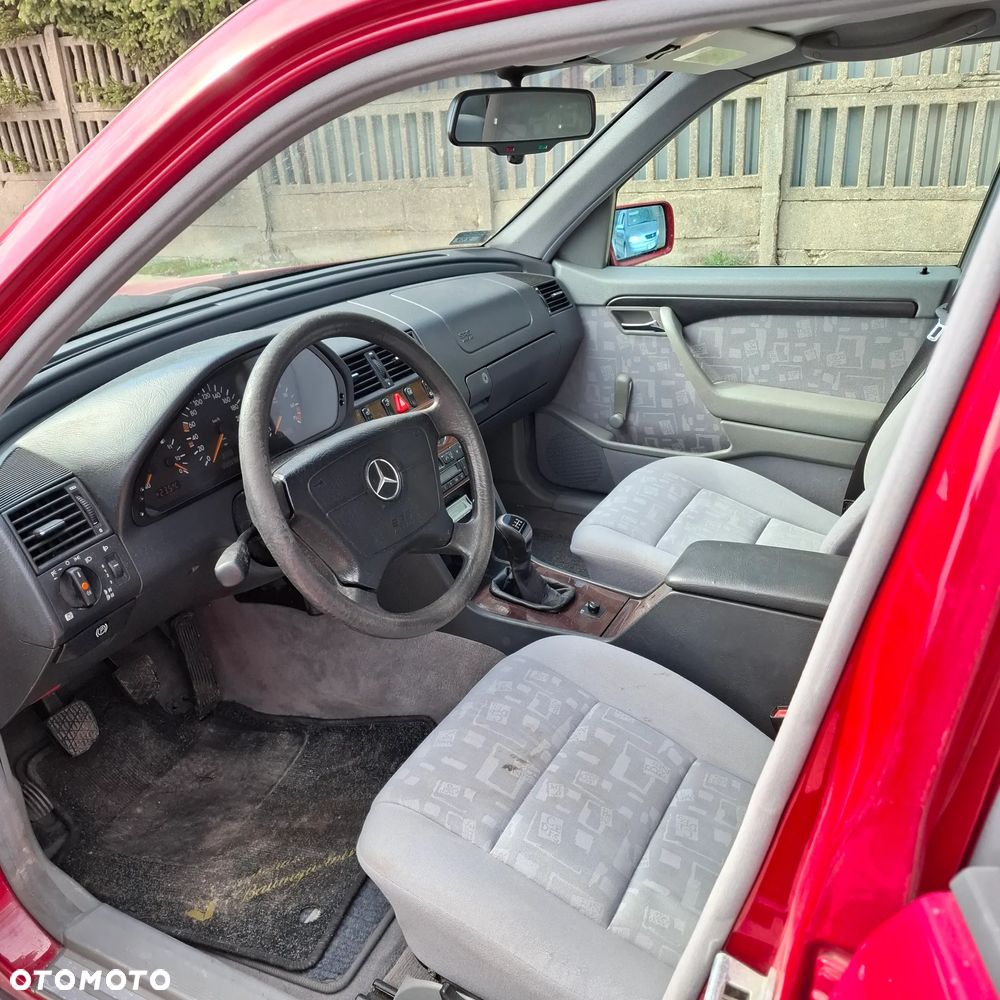 Mercedes-Benz Klasa C 180 T Classic - 9