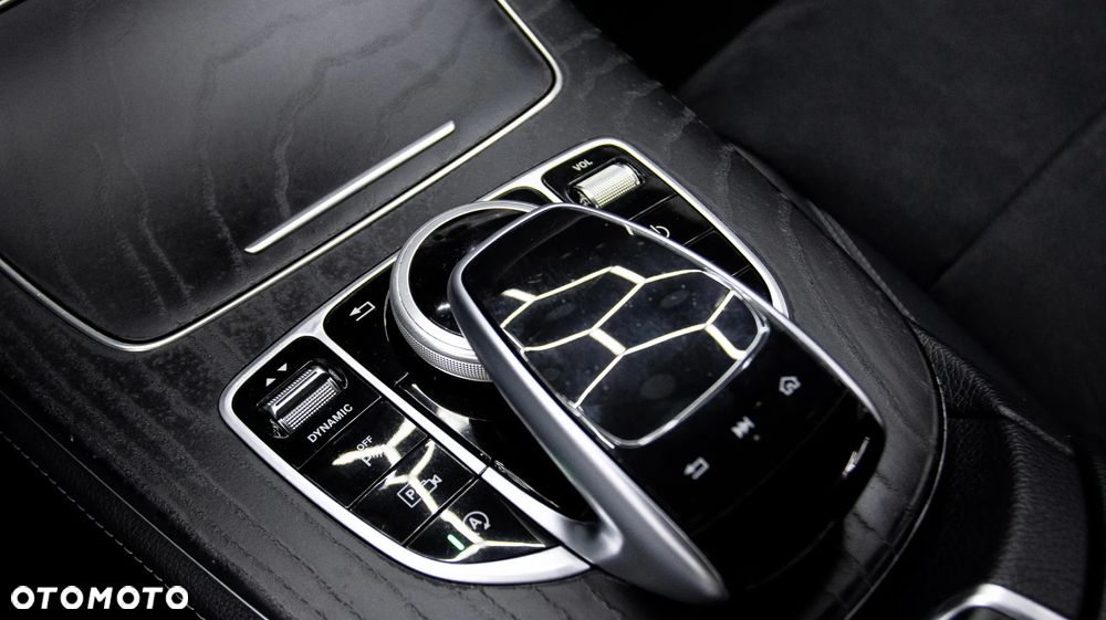 Mercedes-Benz Klasa E 220 d 4-Matic AMG - 27