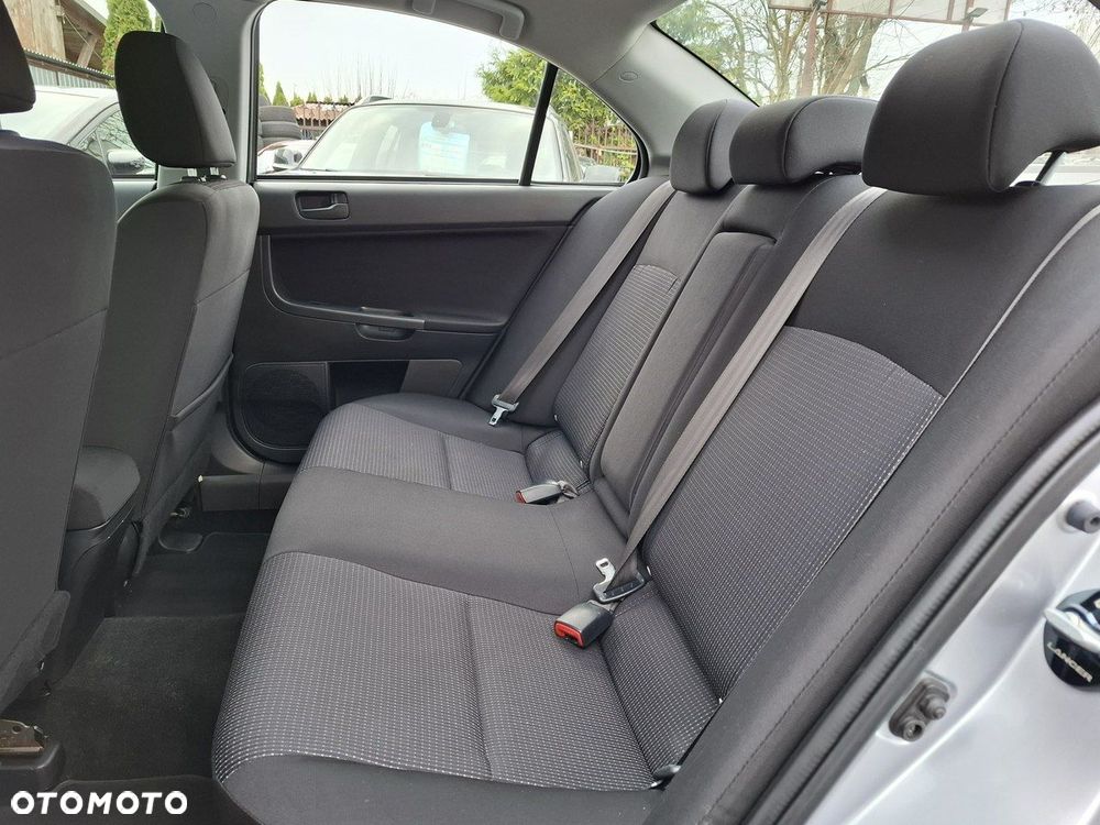 Mitsubishi Lancer - 23