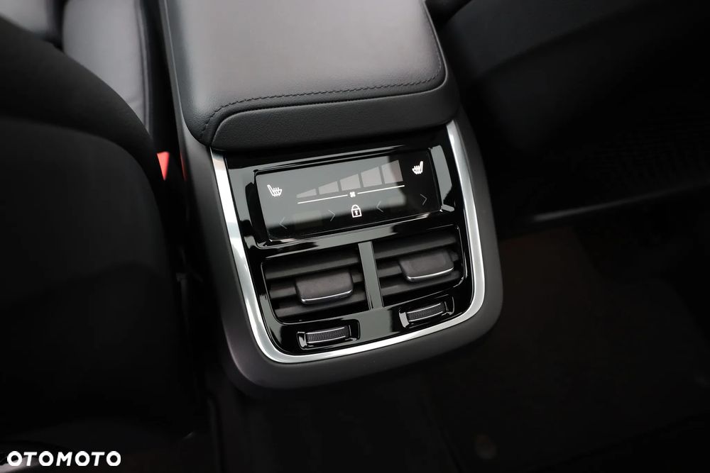 Volvo XC 60 B5 B AWD Ultimate Dark - 18