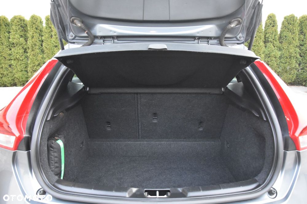 Volvo V40 D2 Drive-E R-Design Momentum - 23