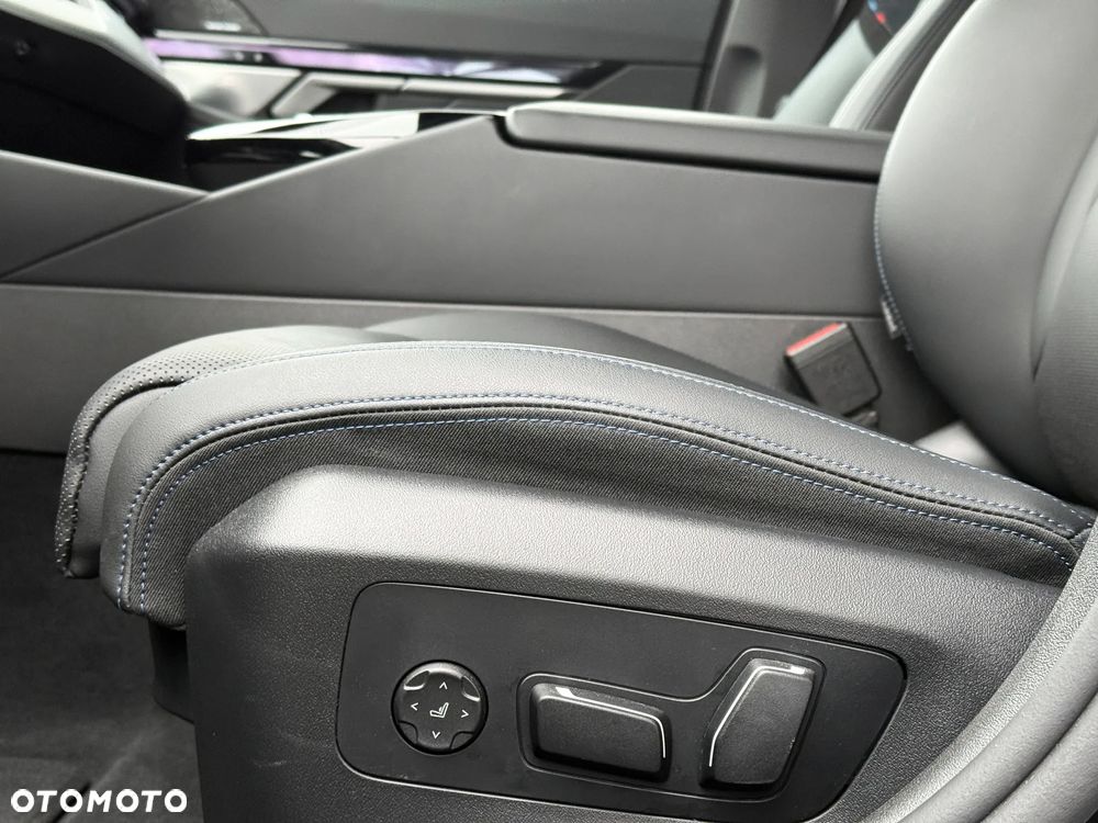 BMW Seria 5 520i - 28