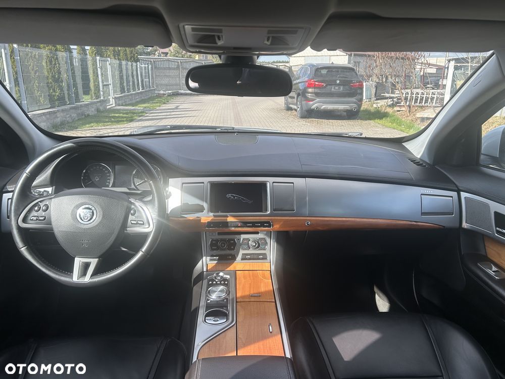 Jaguar XF 2.2 D Luxury - 14