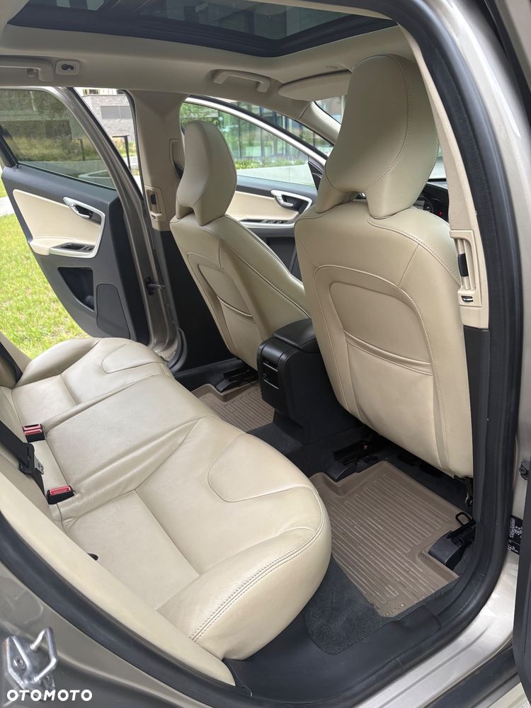 Volvo XC 60 D3 Drive-E Momentum - 14
