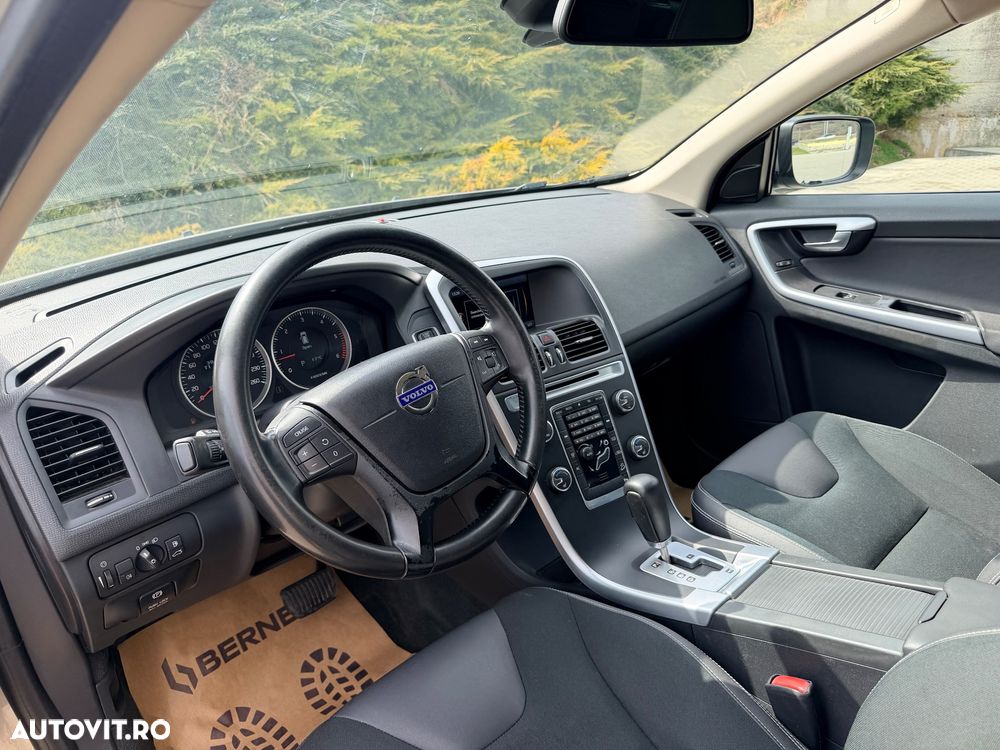 Volvo XC 60 D3 AWD Aut. Momentum - 11