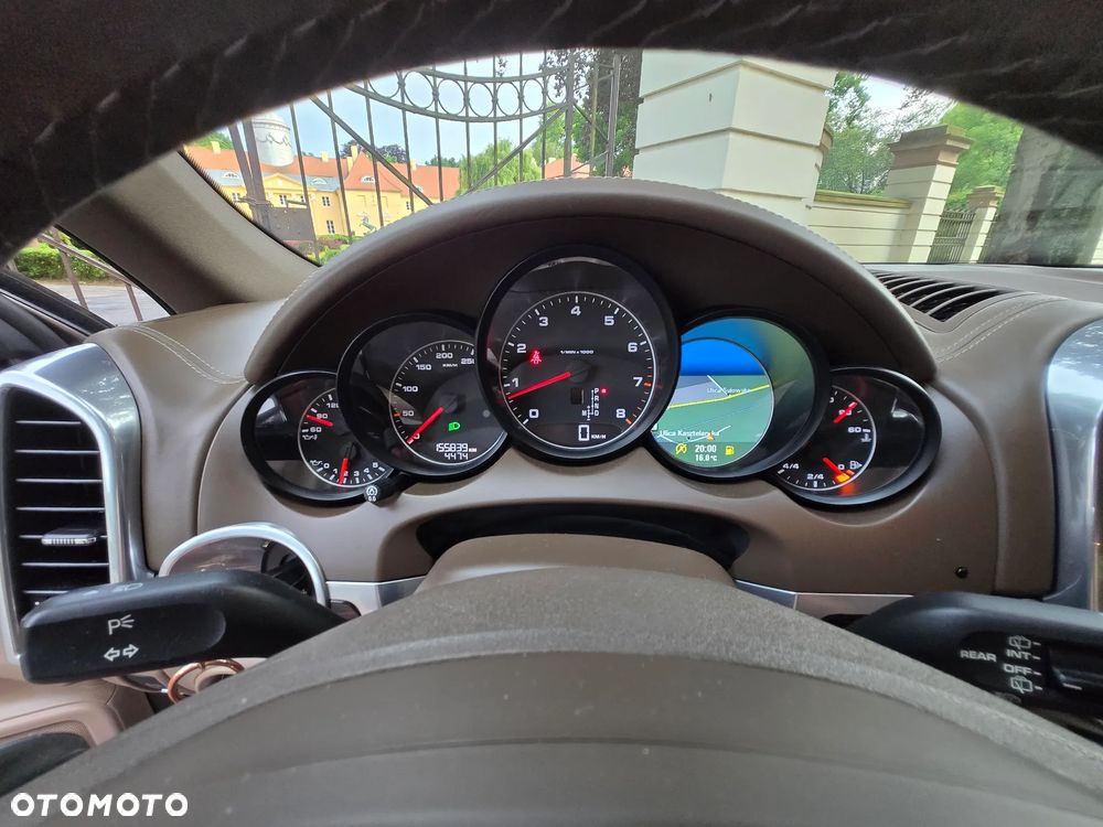 Porsche Cayenne - 8