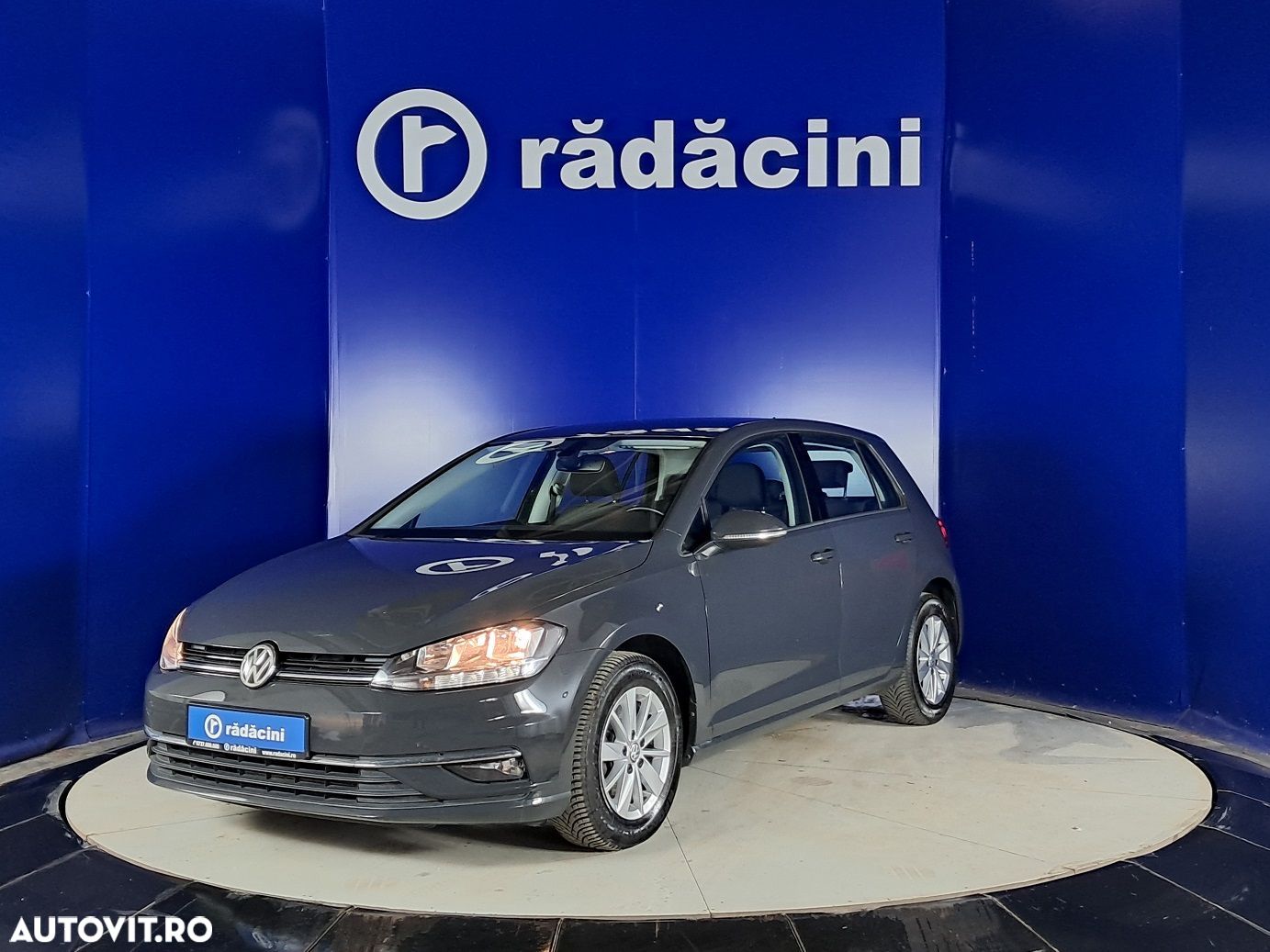 Volkswagen Golf - 1
