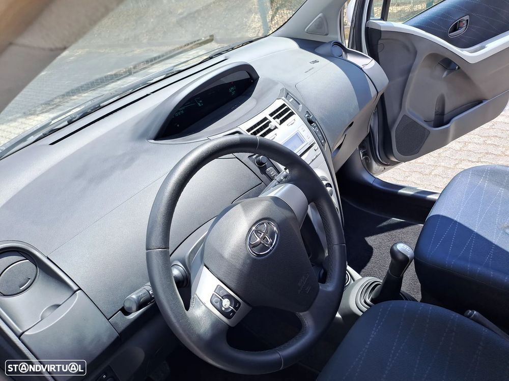 Toyota Yaris 1.0 VVT-i - 10