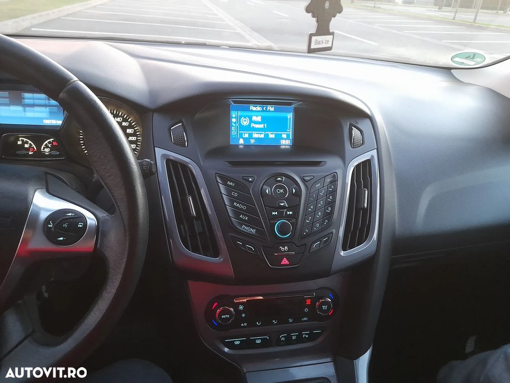 Ford Focus Turnier 1.6 TDCi ECOnetic 88g Start-Stopp-Sy Titanium - 12