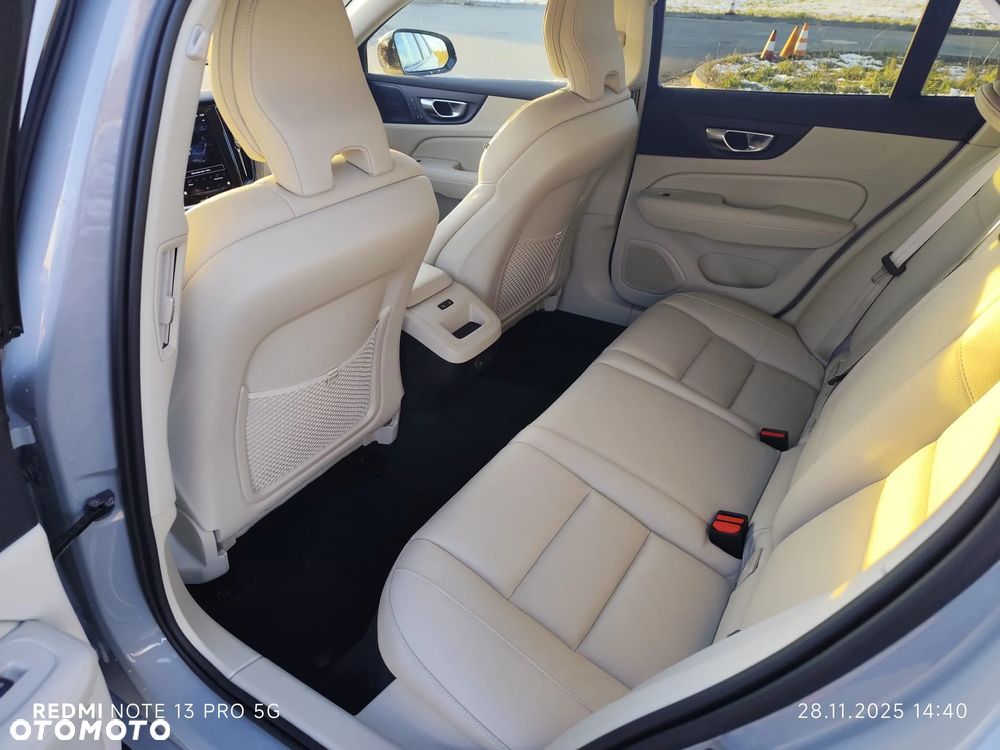 Volvo V60 B4 B Plus Dark - 15