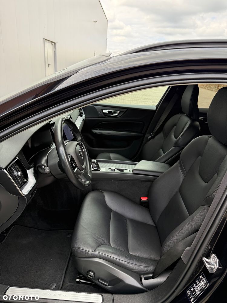 Volvo V60 B3 B DKG Momentum Pro - 14
