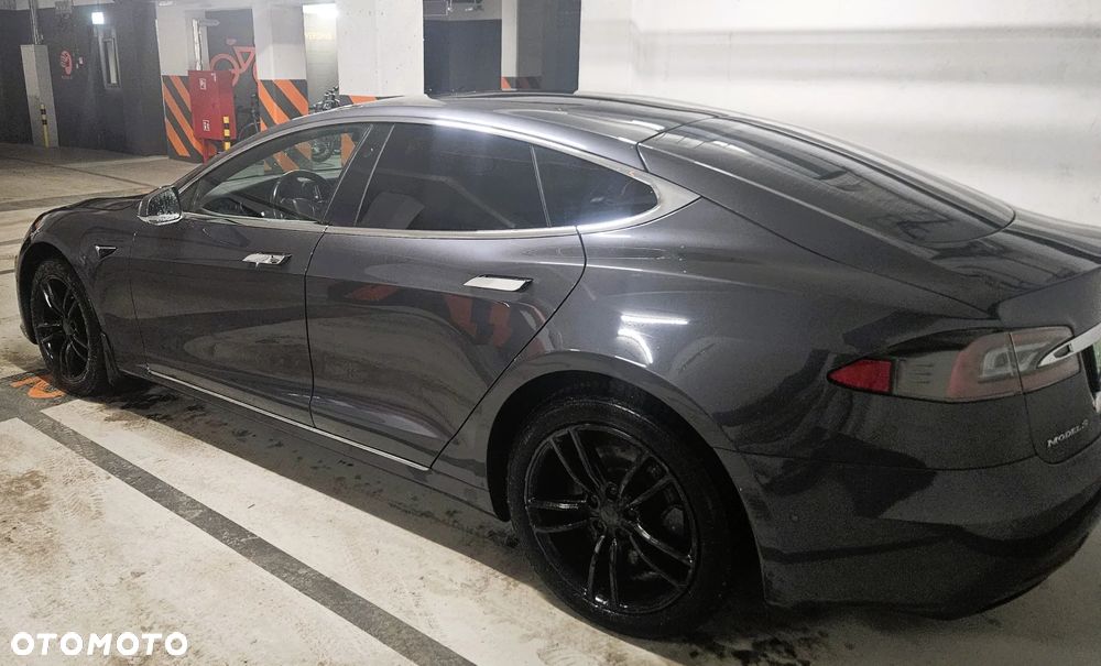 Tesla Model S - 5