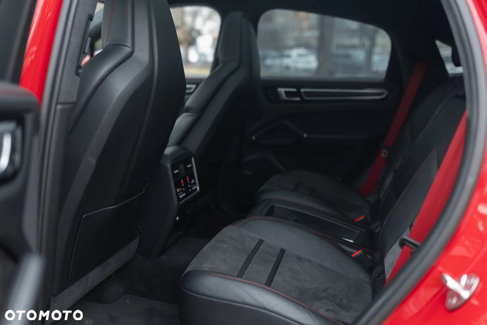 Porsche Cayenne GTS - 18