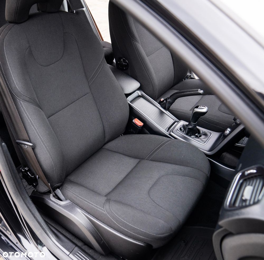 Volvo V40 D2 Kinetic - 27