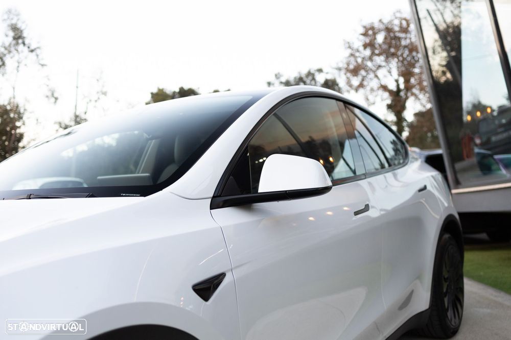 Tesla Model Y Long Range Dual Motor AWD - 10