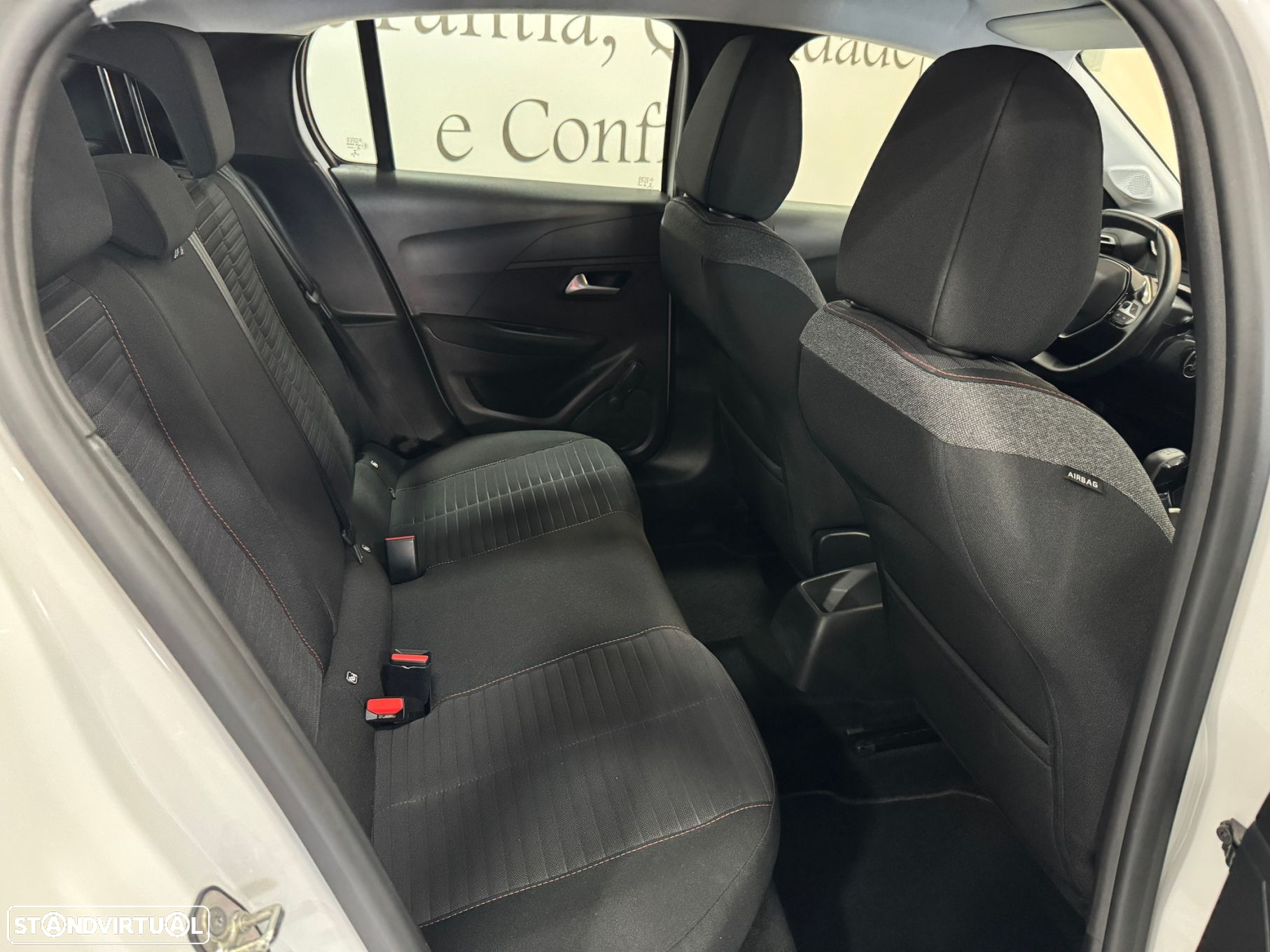 Peugeot 208 1.2 PureTech Active - 36