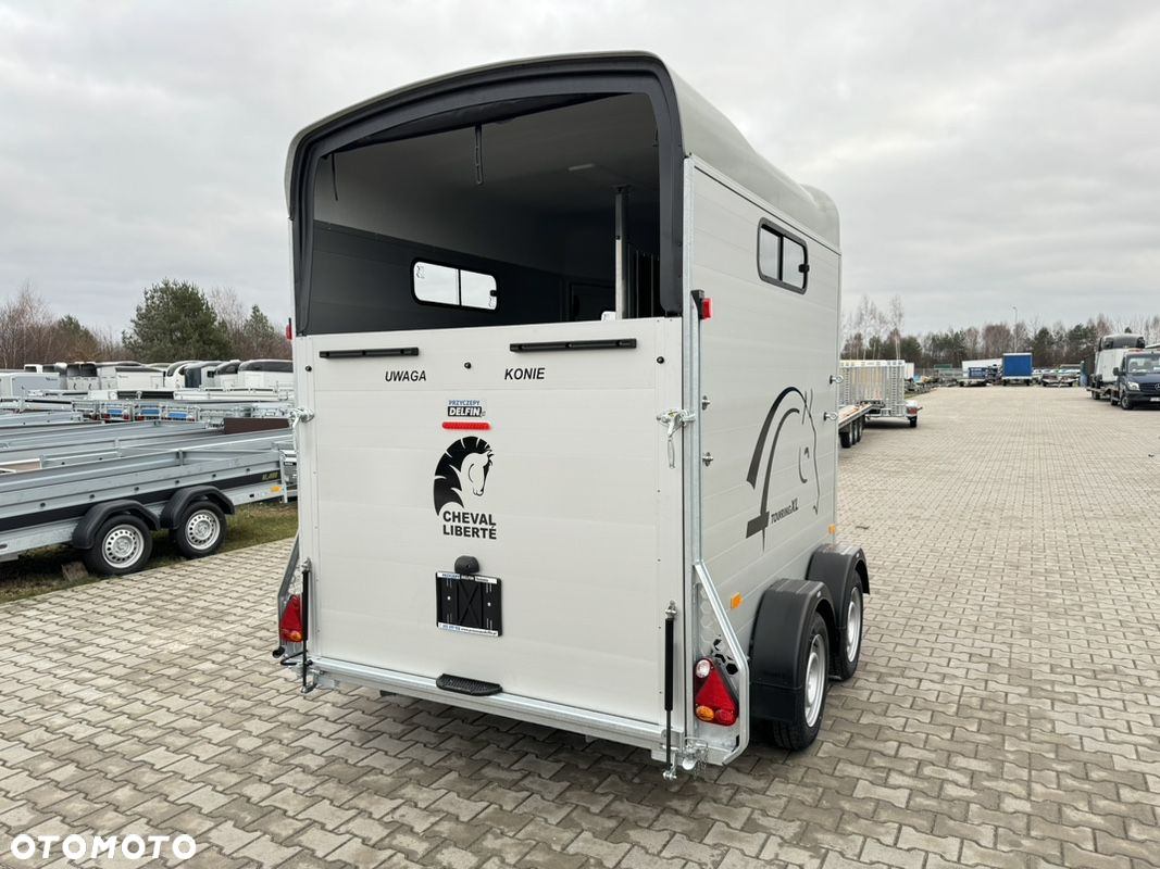 Cheval Liberte Touring Country XL przyczepa na dwa konie | duża siodlarnia | drzwi boczne | rampa przednia | 387×179 cm | ALUMINIOWA | Debon | dostawa | mocna i solidna | - 9