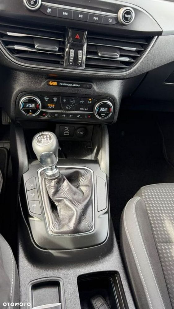 Ford Focus 1.5 EcoBlue Start-Stopp-System COOL&CONNECT DESIGN - 26